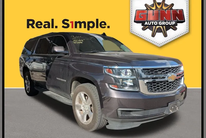 2017 Chevrolet Suburban LS photo 1