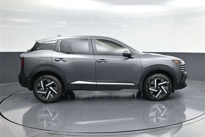 2025 Nissan Kicks SV photo 1