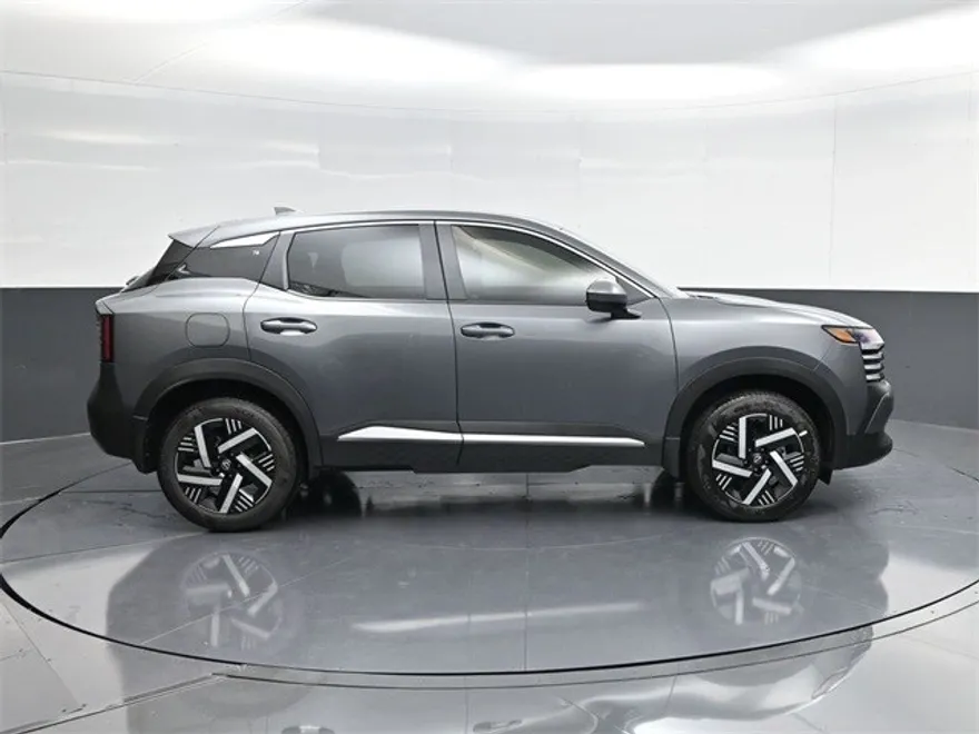 2025 Nissan Kicks SV photo 1