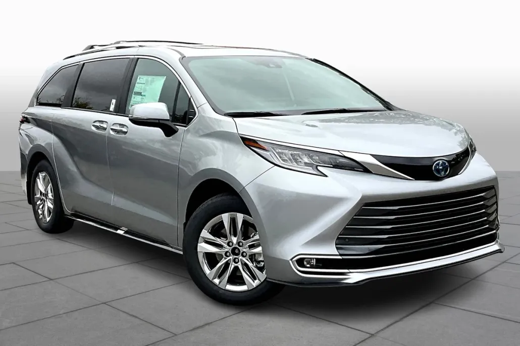 2025 Toyota Sienna Limited photo 1