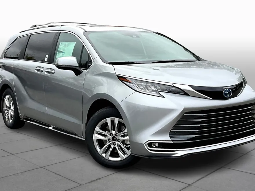 2025 Toyota Sienna Limited photo 1