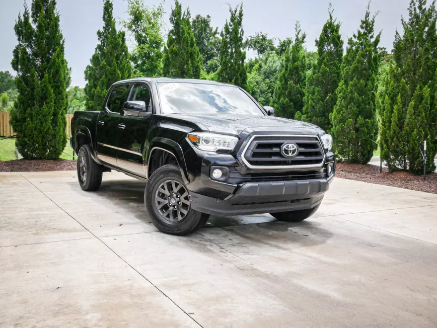 2023 Toyota Tacoma SR5 4x4 photo 1