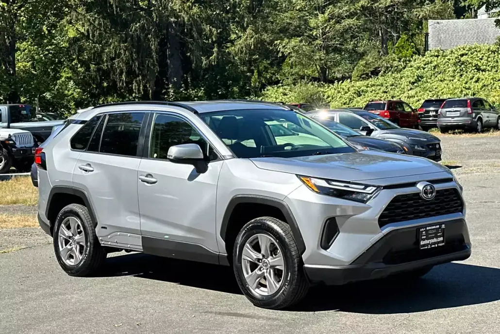 2023 Toyota RAV4 Hybrid LE photo 1