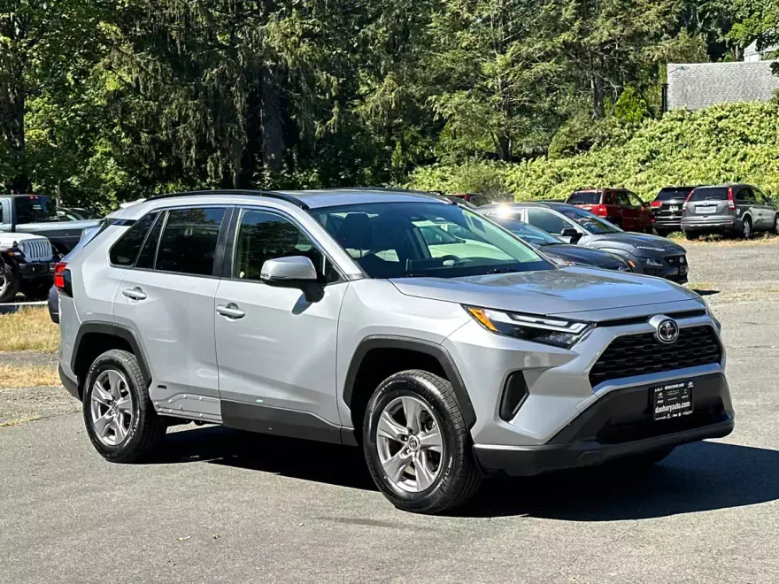 2023 Toyota RAV4 Hybrid LE photo 1