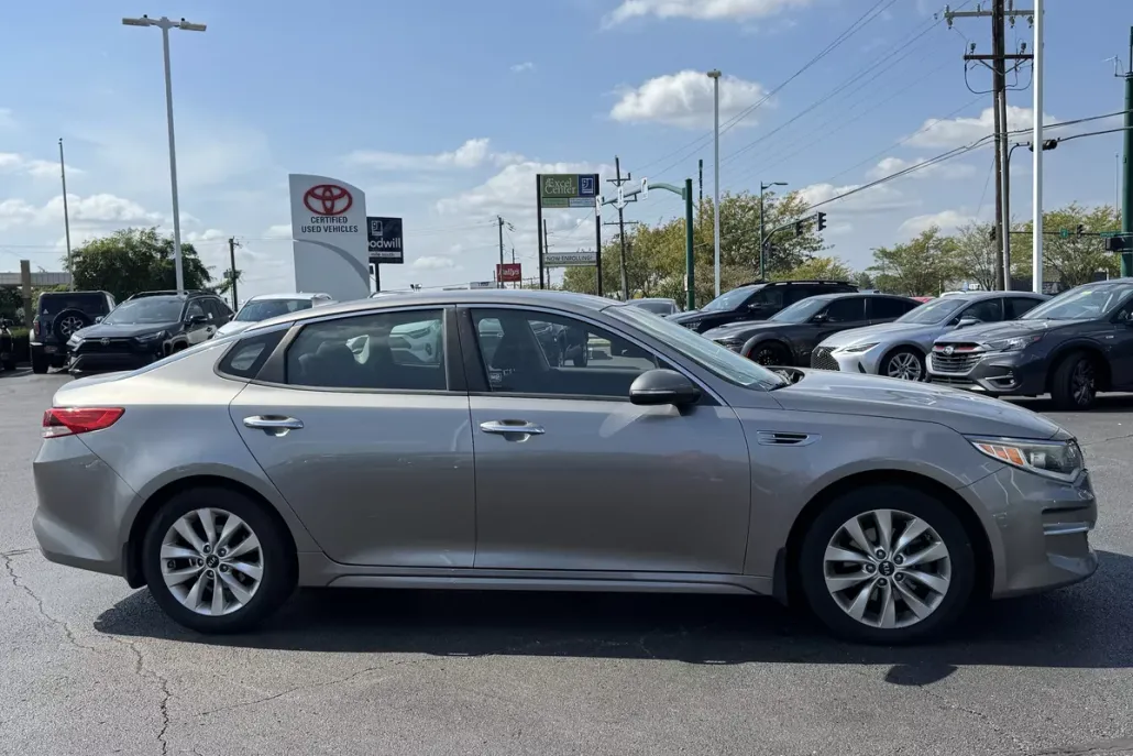 2018 Kia Optima LX photo 1