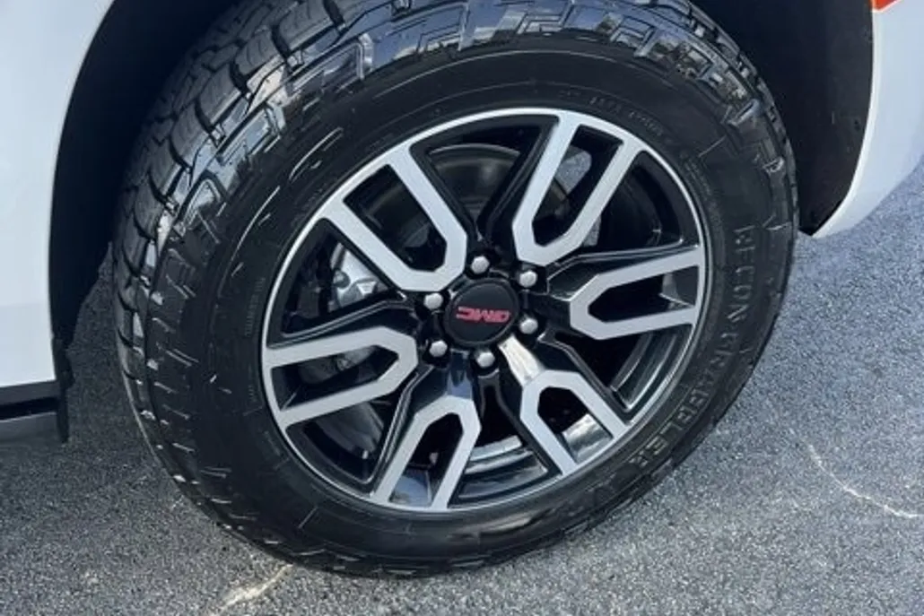 2023 Gmc Yukon AT4 photo 1