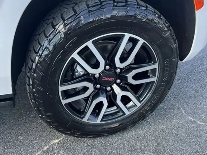 2023 Gmc Yukon AT4 photo 1