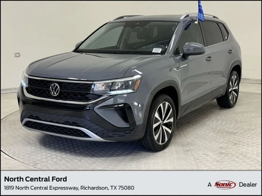 2024 Volkswagen Taos SE photo 1