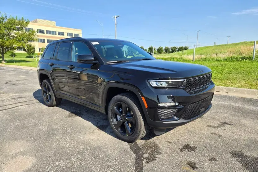 2025 Jeep Grand Cherokee Limited photo 1