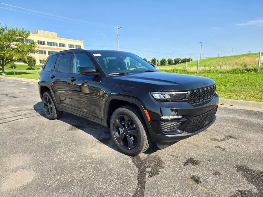 2025 Jeep Grand Cherokee Limited photo 1