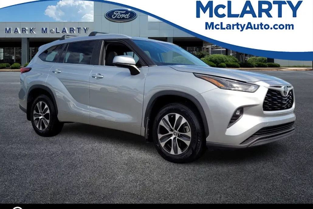 2023 Toyota Highlander XLE photo 1