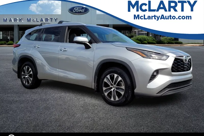 2023 Toyota Highlander XLE photo 1
