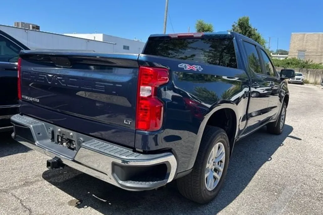 2022 Chevrolet Silverado 1500 LT photo 1