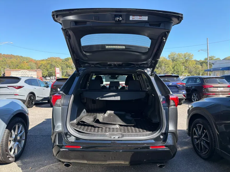 2022 Toyota RAV4 Prime SE photo 1