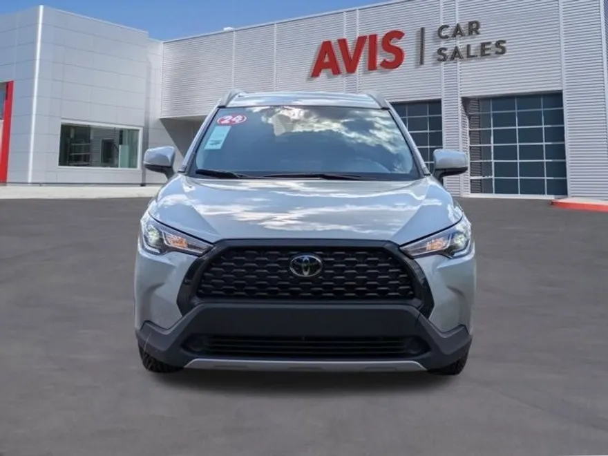 2024 Toyota Corolla Cross LE photo 1