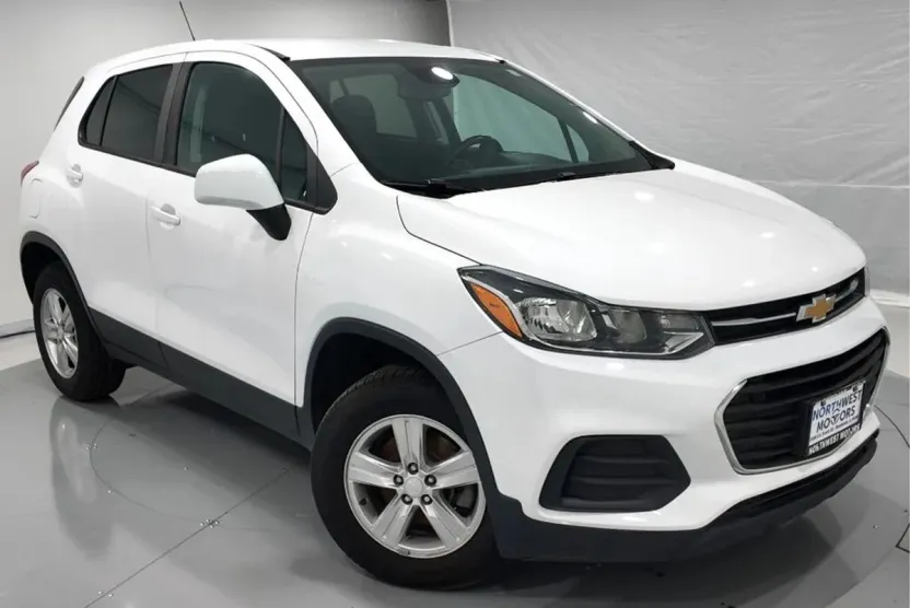 2020 Chevrolet Trax LS photo 1