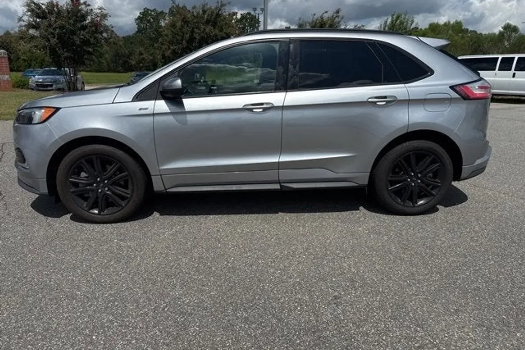 2021 Ford Edge SEL photo 1