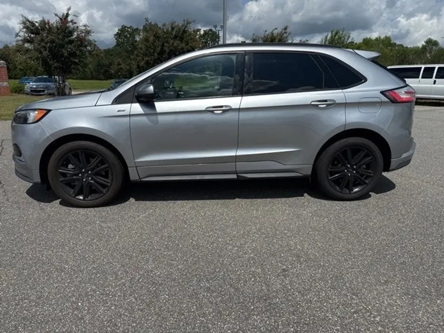 2021 Ford Edge SEL photo 1