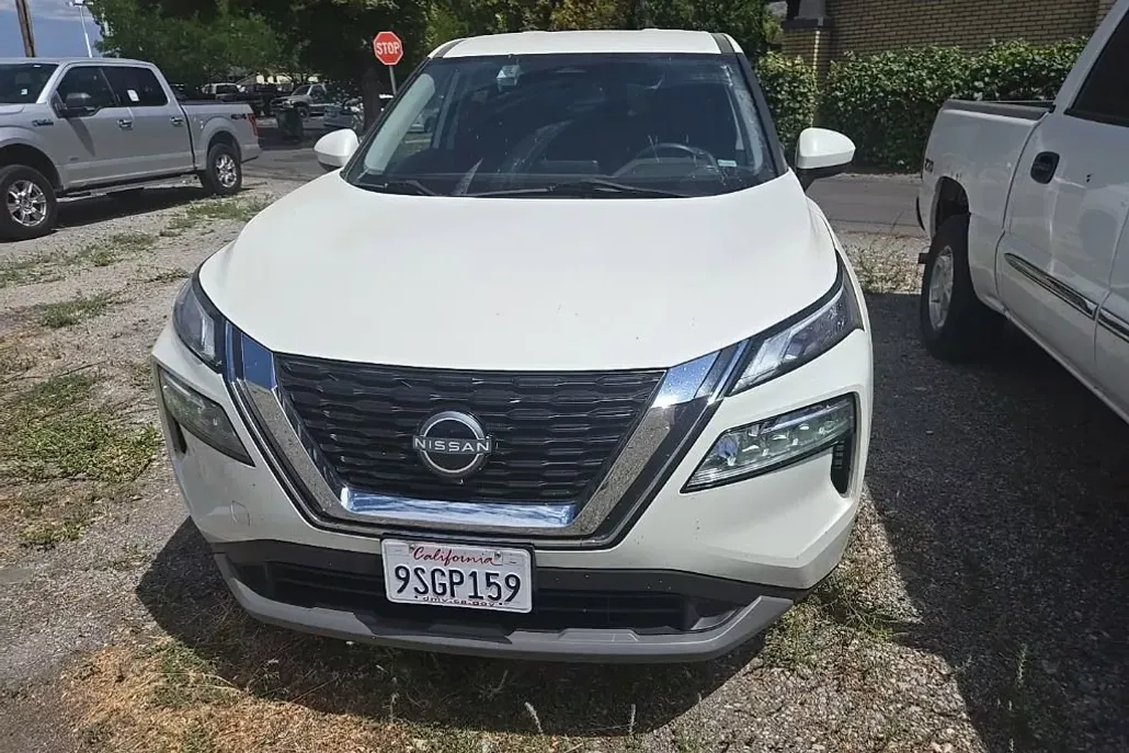 2023 Nissan Rogue SV photo 1