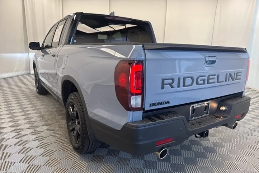 2025 Honda Ridgeline Black Edition photo 1