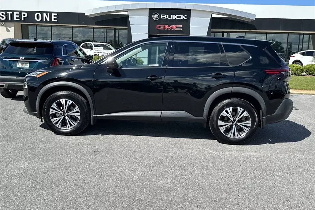 2021 Nissan Rogue SV photo 1