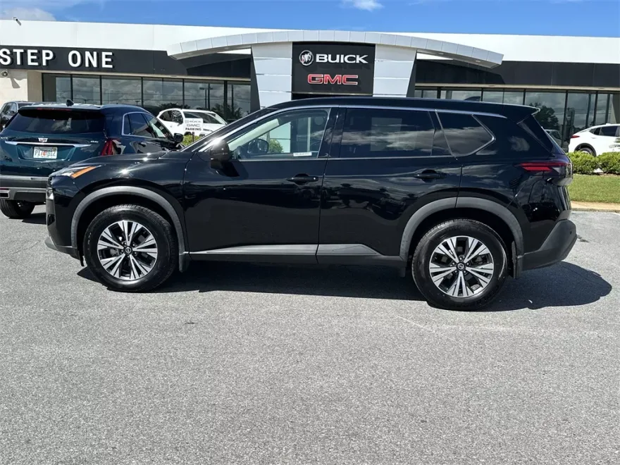 2021 Nissan Rogue SV photo 1