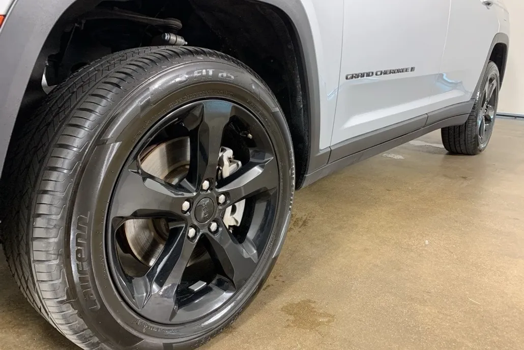 2023 Jeep Grand Cherokee Altitude photo 1