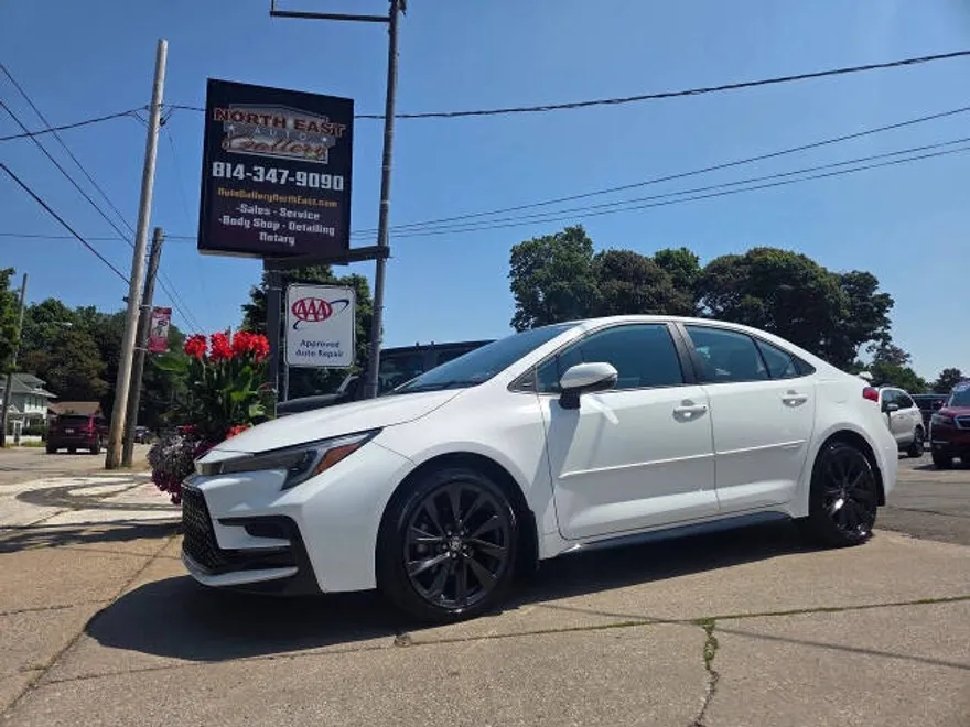 2023 Toyota Corolla SE photo 1