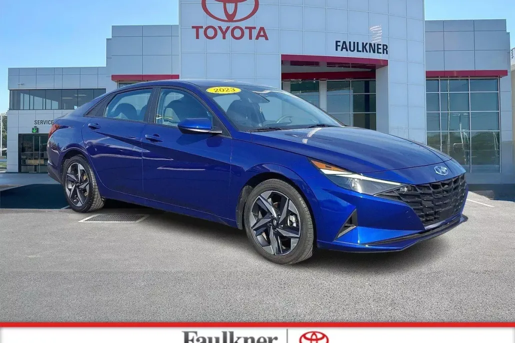 2023 Hyundai Elantra SEL photo 1