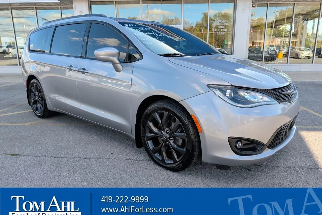 2018 Chrysler Pacifica Touring Plus photo 1