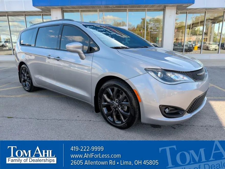 2018 Chrysler Pacifica Touring Plus photo 1