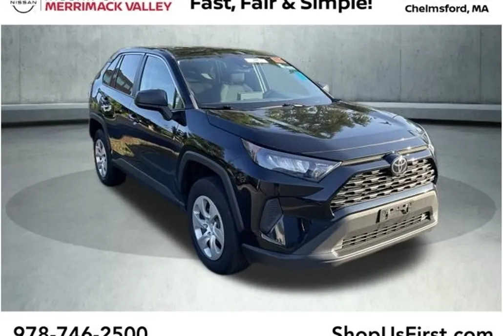 2022 Toyota RAV4 LE photo 1