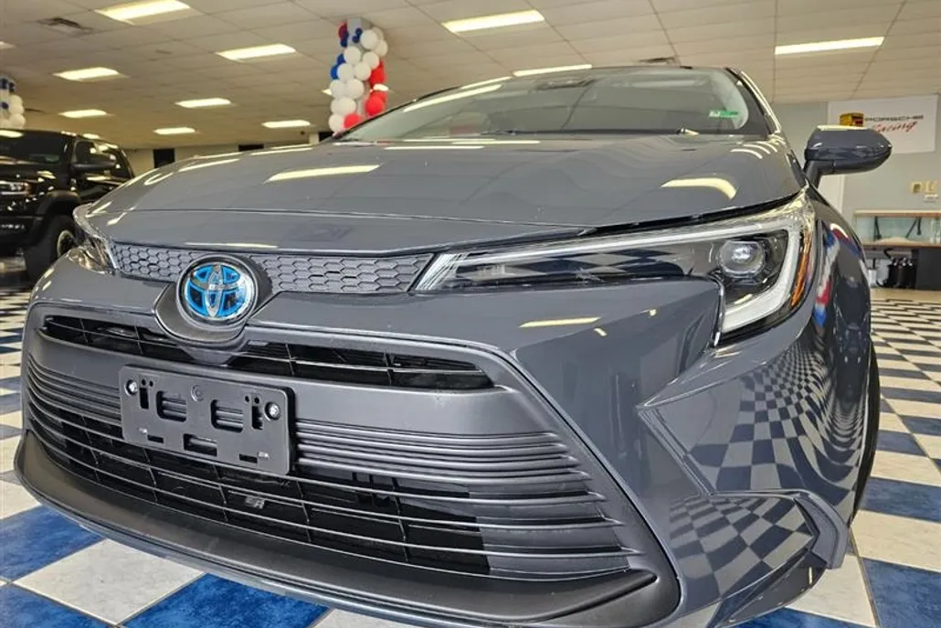 2023 Toyota Corolla Hybrid LE photo 1