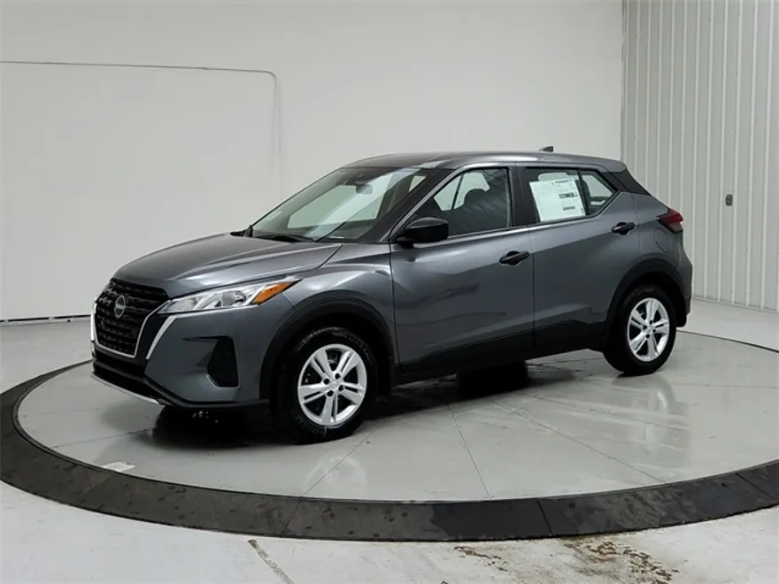 2025 Nissan Kicks Play S photo 1