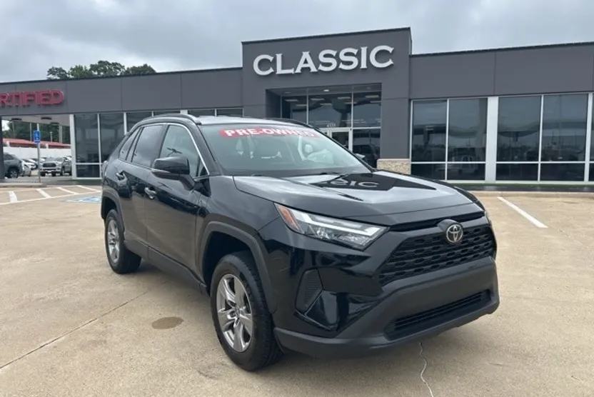 2023 Toyota RAV4 XLE photo 1