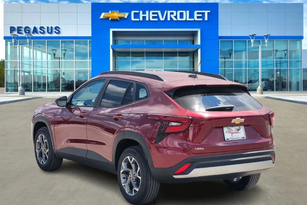 2025 Chevrolet Trax LT photo 1