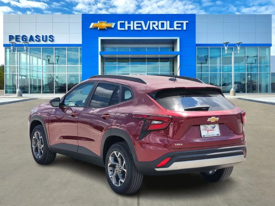 2025 Chevrolet Trax LT photo 1
