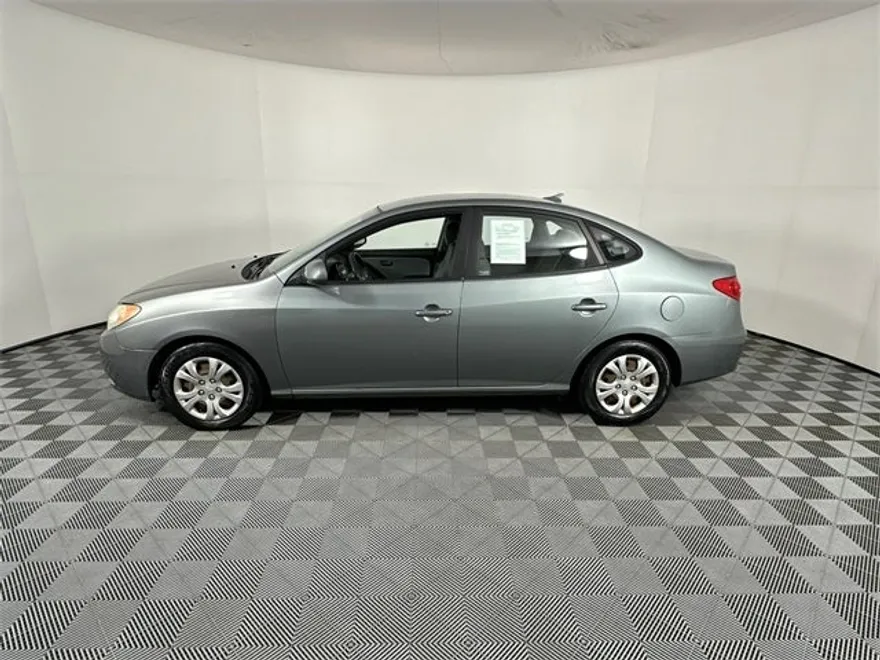 2010 Hyundai Elantra GLS photo 1
