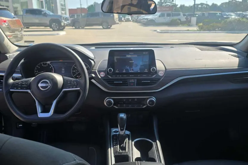 2024 Nissan Altima 2.5 SV photo 1