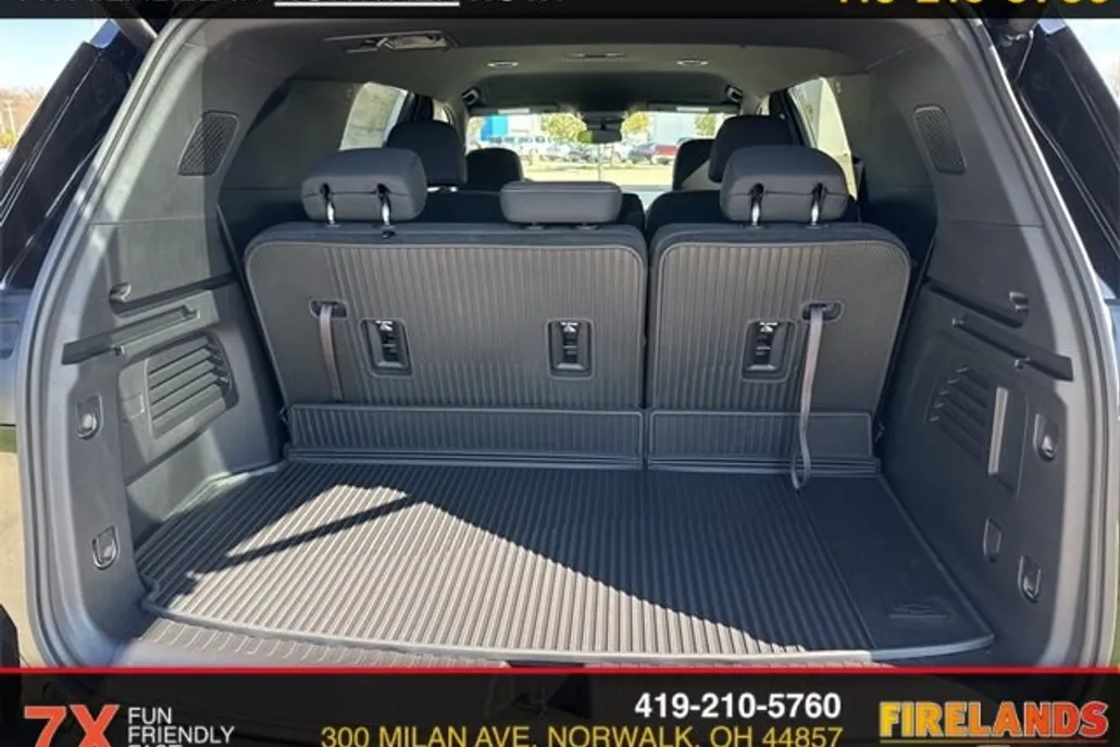 2025 Chevrolet Traverse photo 1