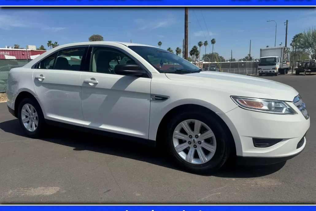 2011 Ford Taurus SE photo 1
