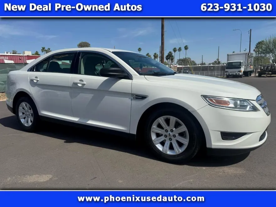 2011 Ford Taurus SE photo 1