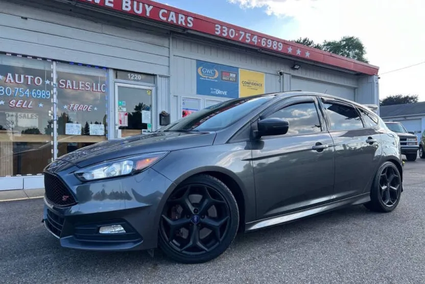 2016 Ford Focus ST photo 1