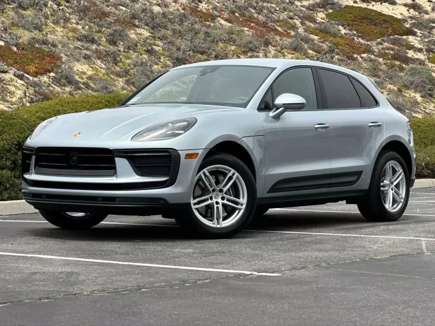 2025 Porsche Macan T photo 1
