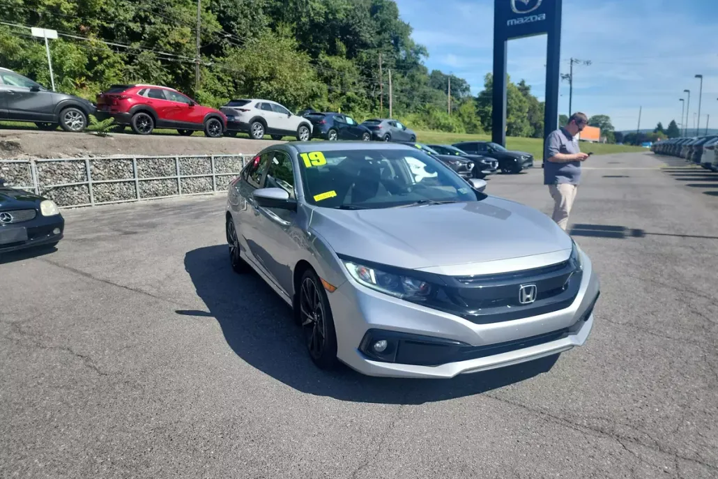 2019 Honda Civic Sport photo 1