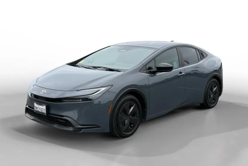 2023 Toyota Prius LE photo 1
