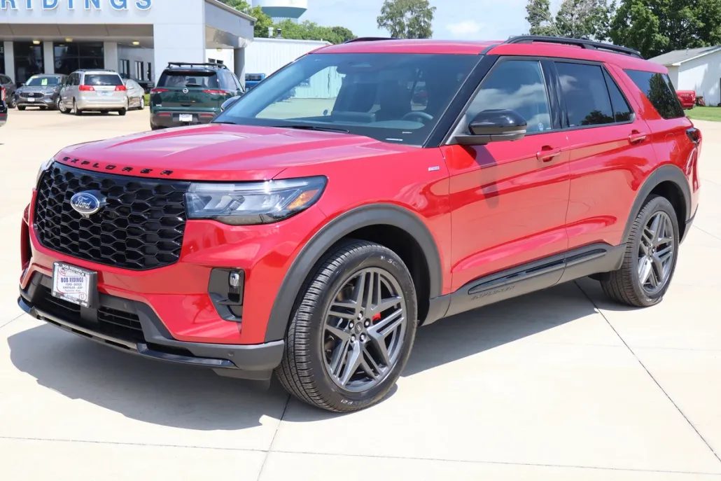 2025 Ford Explorer ST-Line photo 1