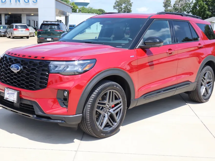 2025 Ford Explorer ST-Line photo 1