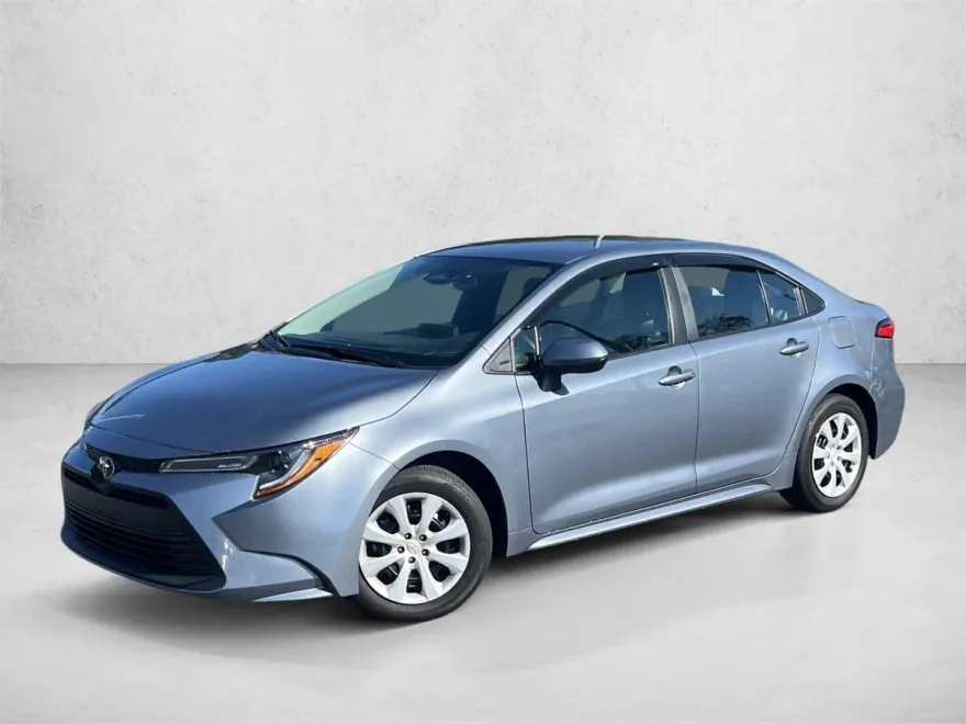 2024 Toyota Corolla LE photo 1