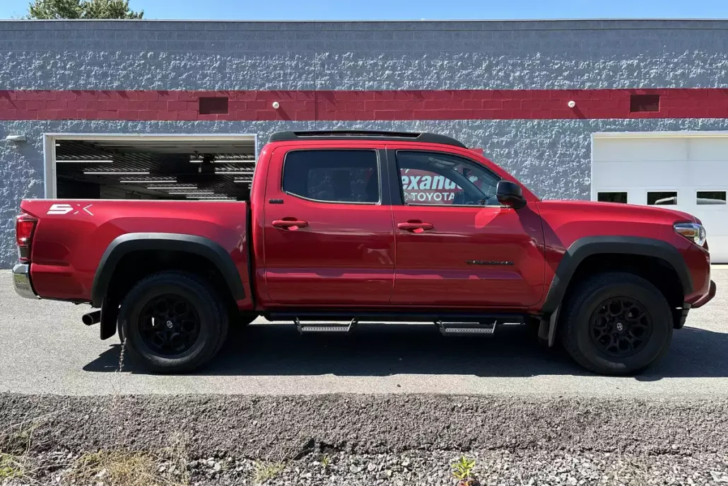 2023 Toyota Tacoma 4x4 SR5 Double Cab V6 photo 1